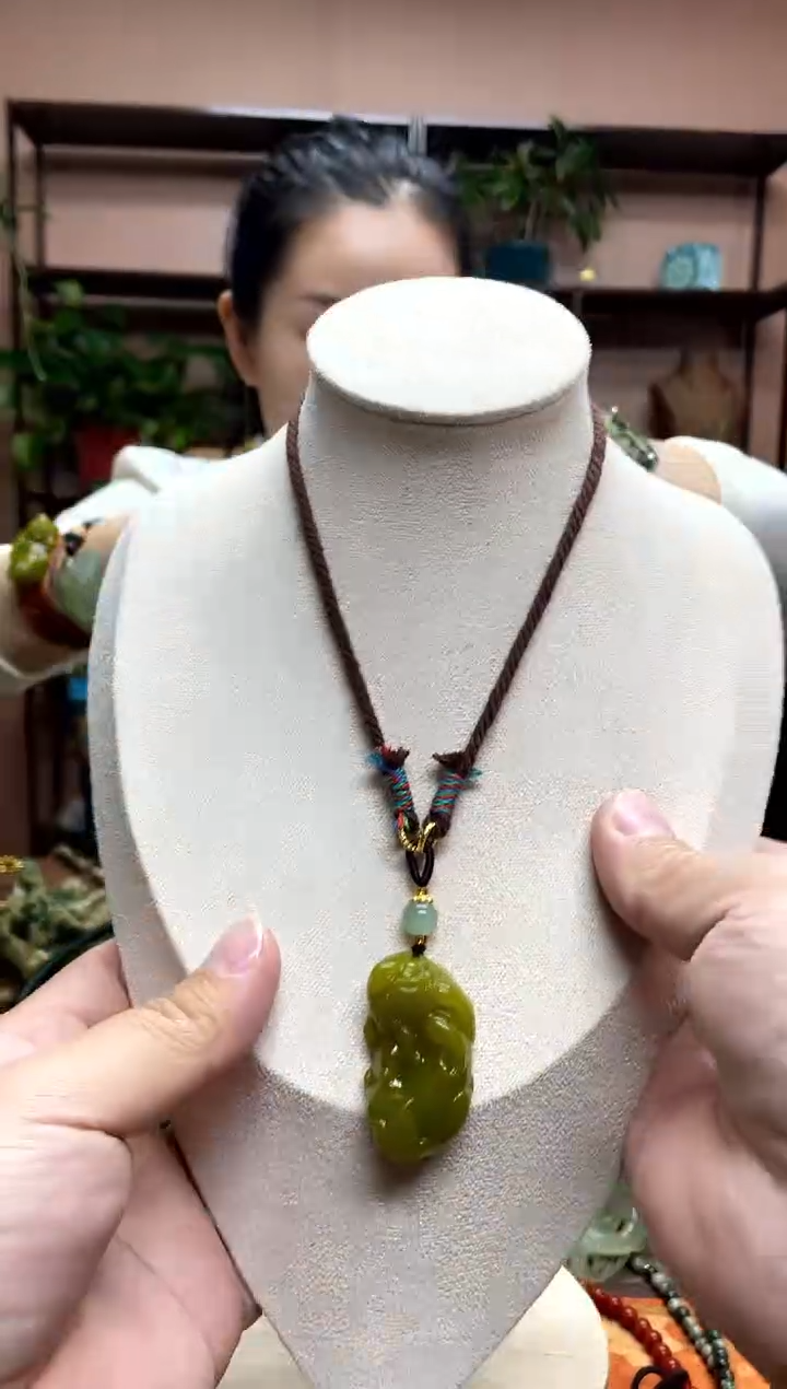 未镶嵌岫玉吊坠多样性发货发其中之一