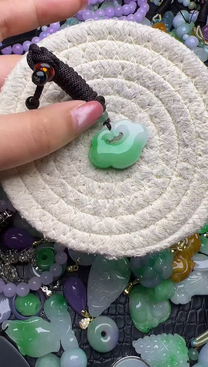 颈饰未镶嵌翡翠天然缅甸翡翠吊坠