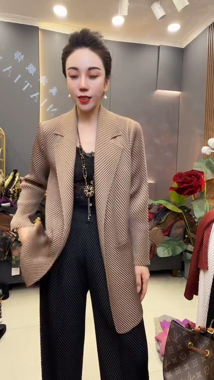 聚酯纤维（涤纶）咖色 西服