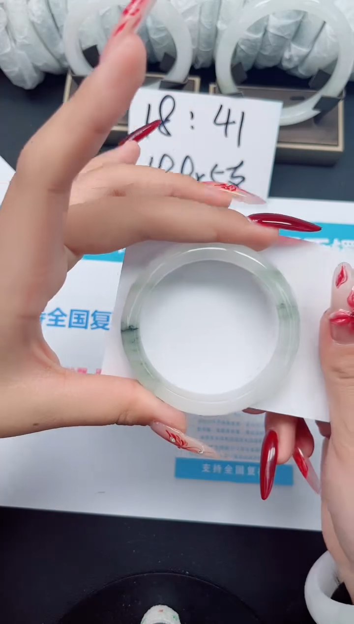 【闪购商品】石英质玉手镯未镶嵌b228