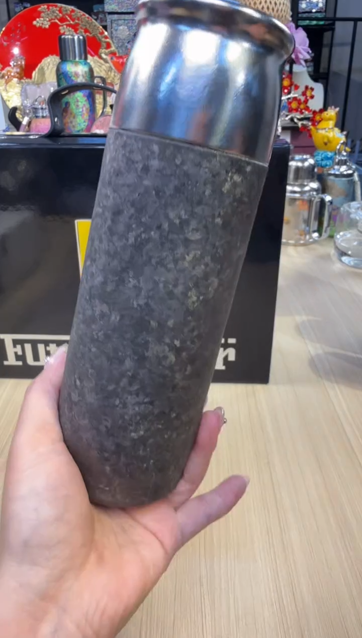 100未来熊-纯钛保温杯（曜石黑）