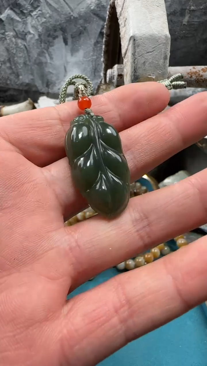 和田玉未镶嵌颈饰吊坠