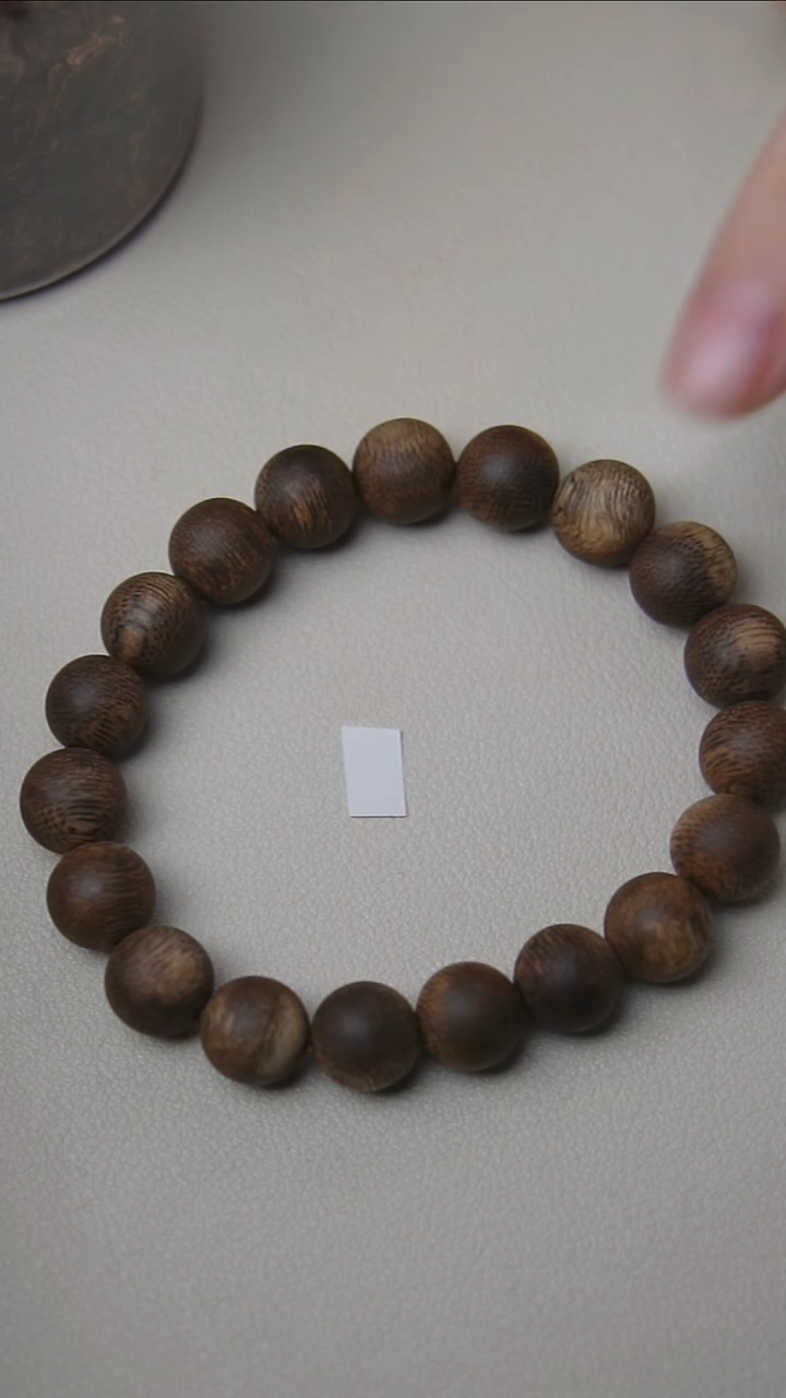 沉香手串韭*海南尖峰岭莺歌绿奇楠虫漏卡10圆珠单圈手串