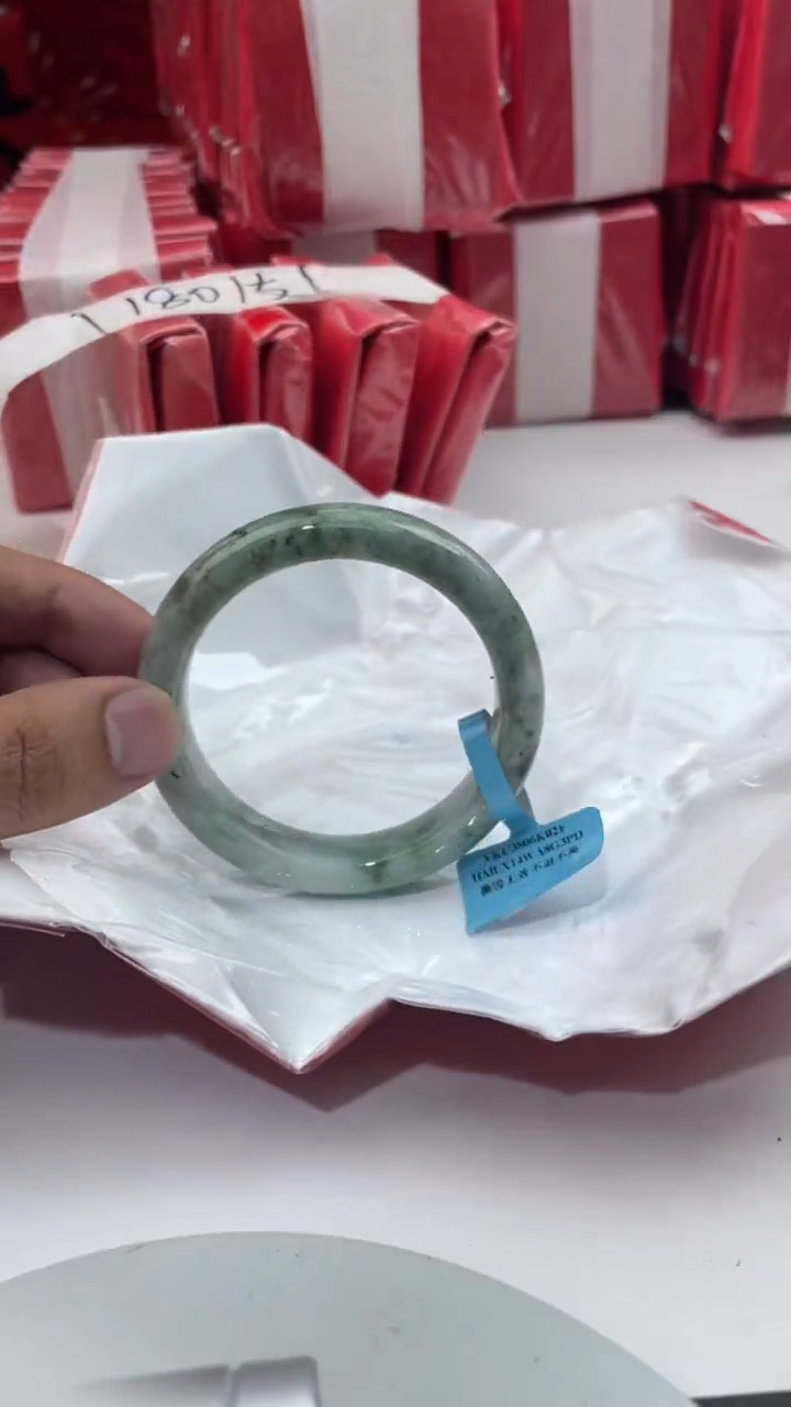 【闪购商品】翡翠手镯未镶嵌6翡翠手镯（微瑕）