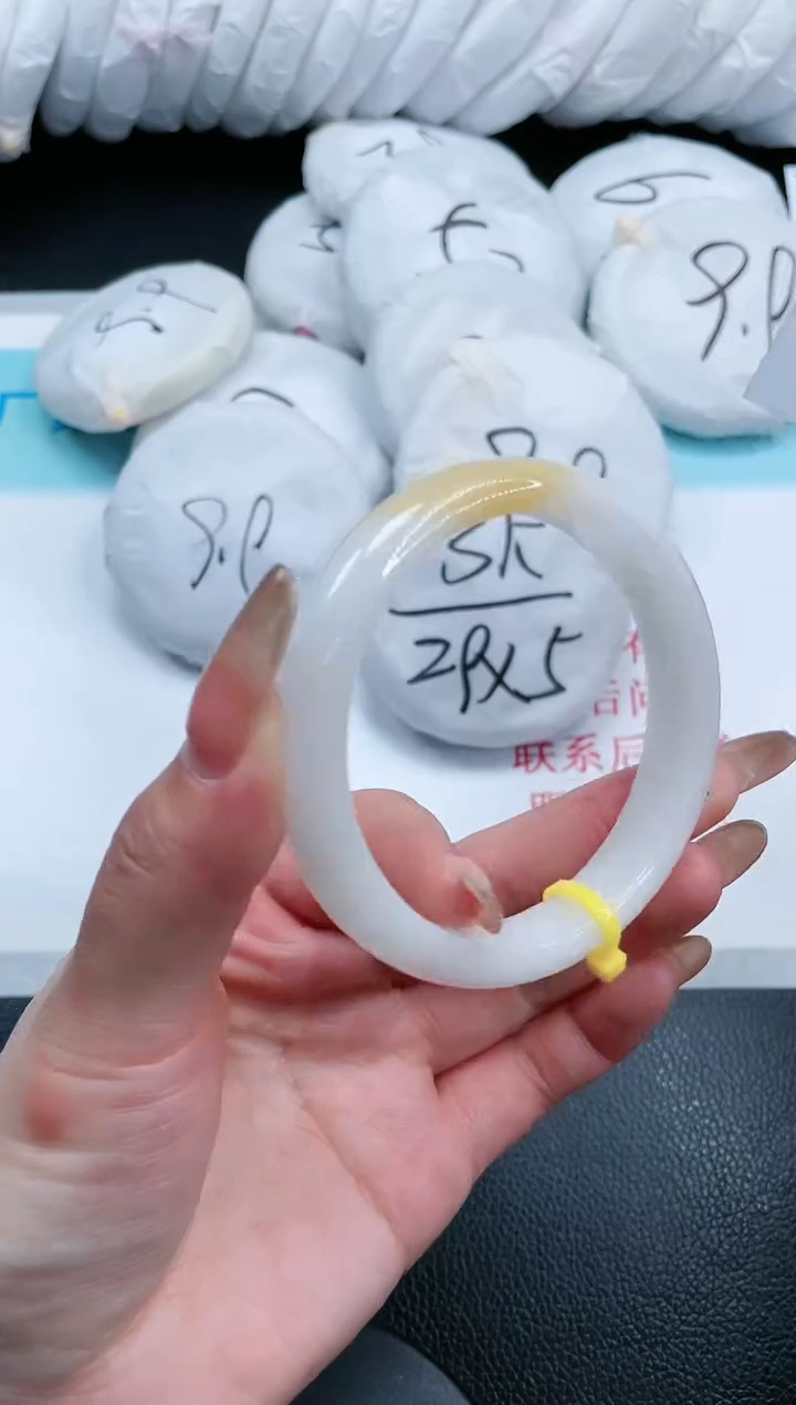 【闪购商品】石英质玉手镯未镶嵌9S47-59