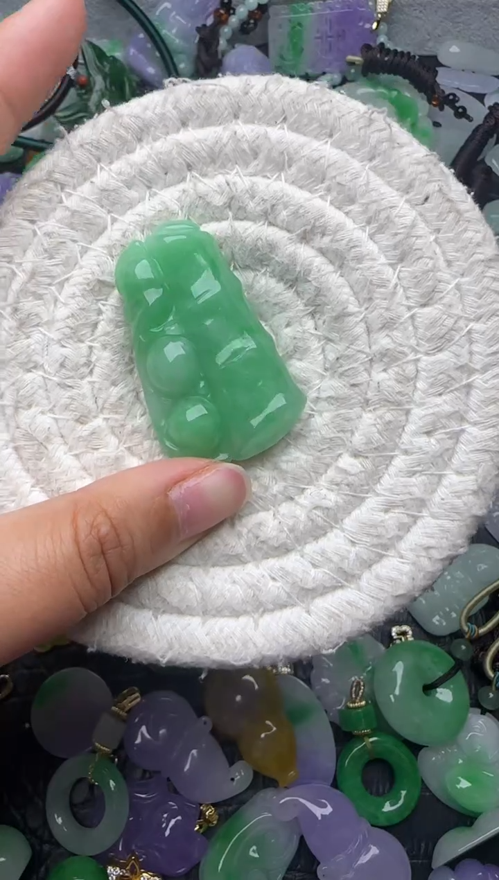 颈饰未镶嵌翡翠缅甸翡翠吊坠