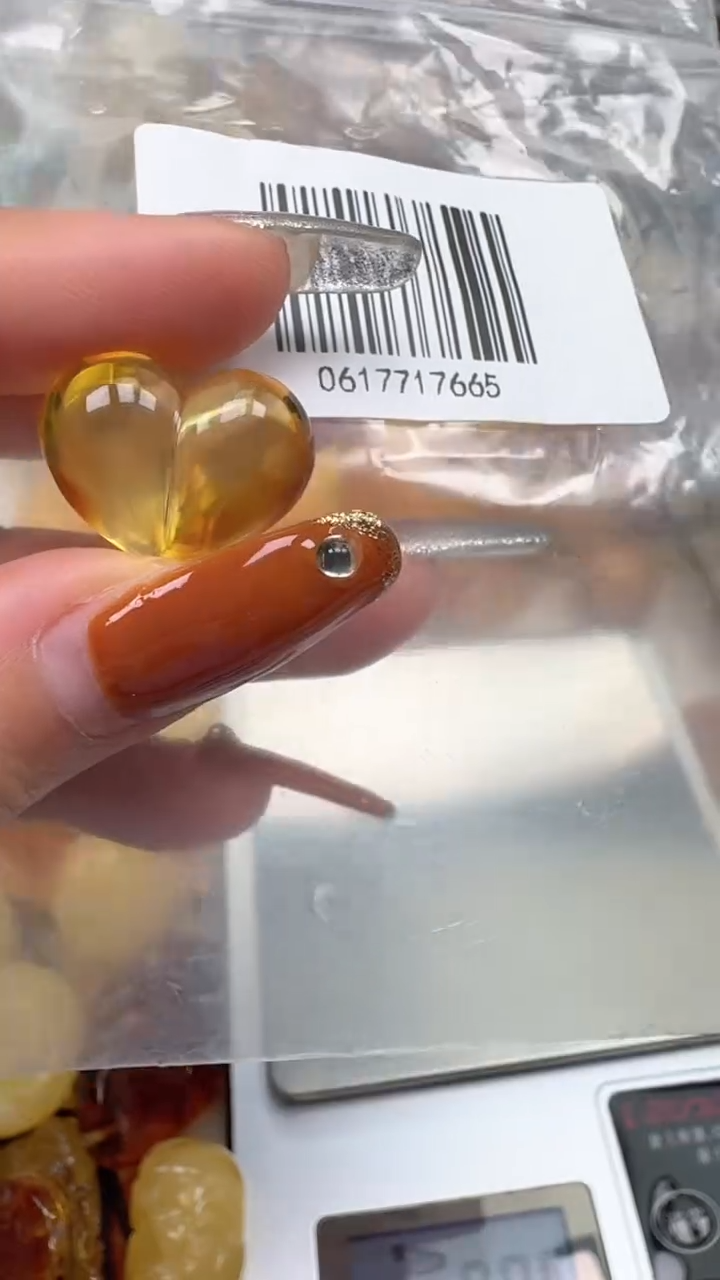 裸石琥珀未镶嵌如图