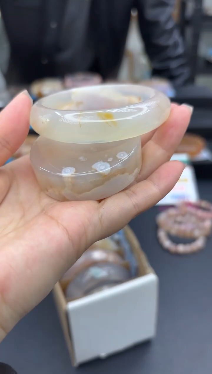 【闪购商品】石英质玉手镯未镶嵌C395(54圈赠送镯心)