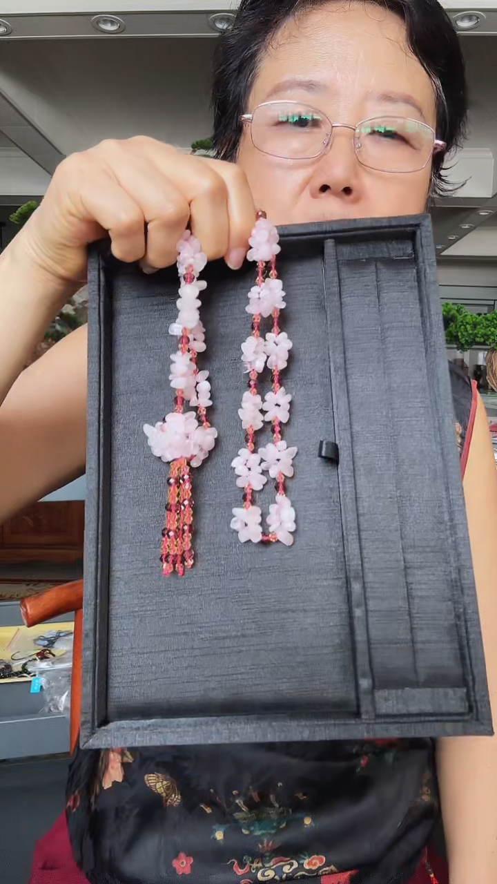 未镶嵌颈饰水晶1