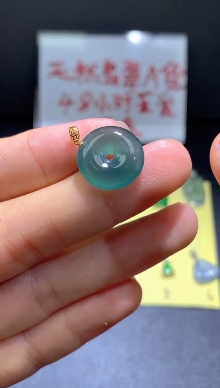 翡翠18K金镶嵌颈饰翡翠吊坠