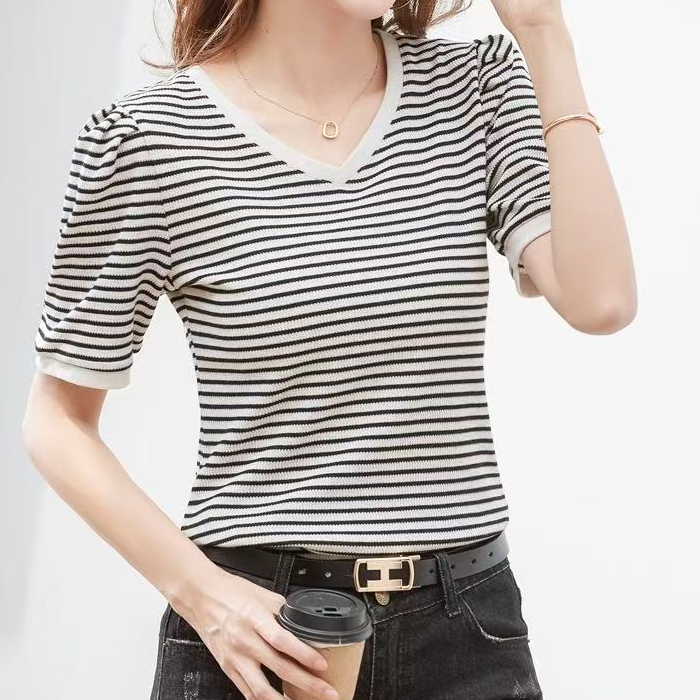 法式小众V领泡泡袖条纹时尚针织短袖T恤女夏季百搭洋气显瘦上衣