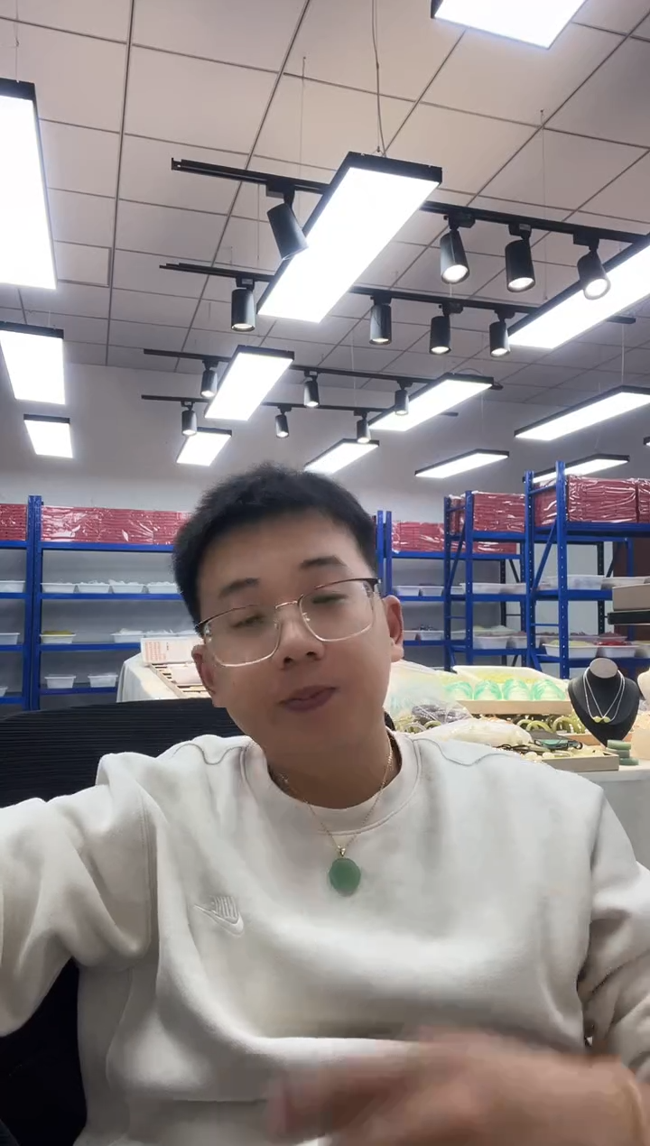 吊坠(不含链)未镶嵌石英质玉精美浅绿圆牌吊坠