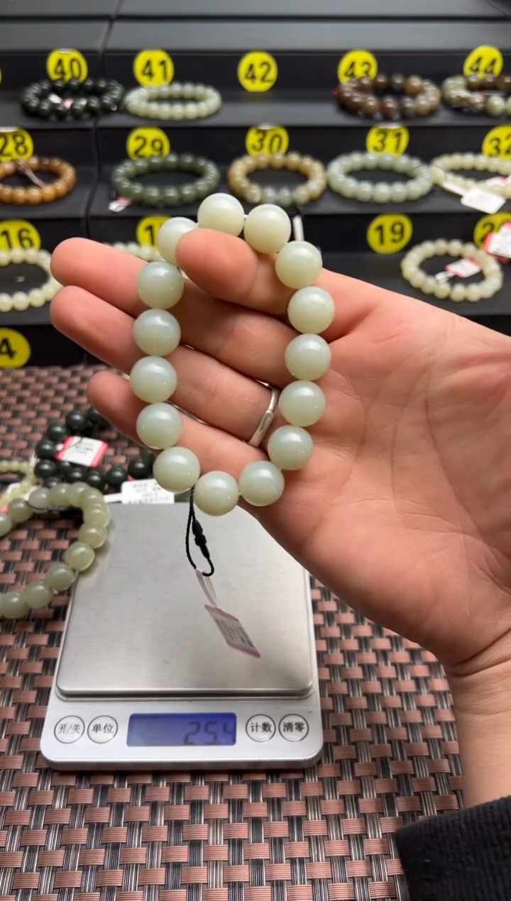 手串未镶嵌和田玉且末料青白玉手串卡14