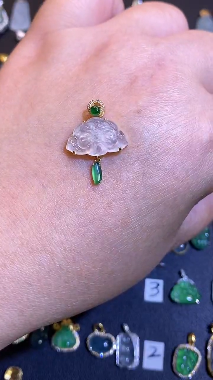 【闪购商品】翡翠吊坠(不含链)18K金镶嵌1