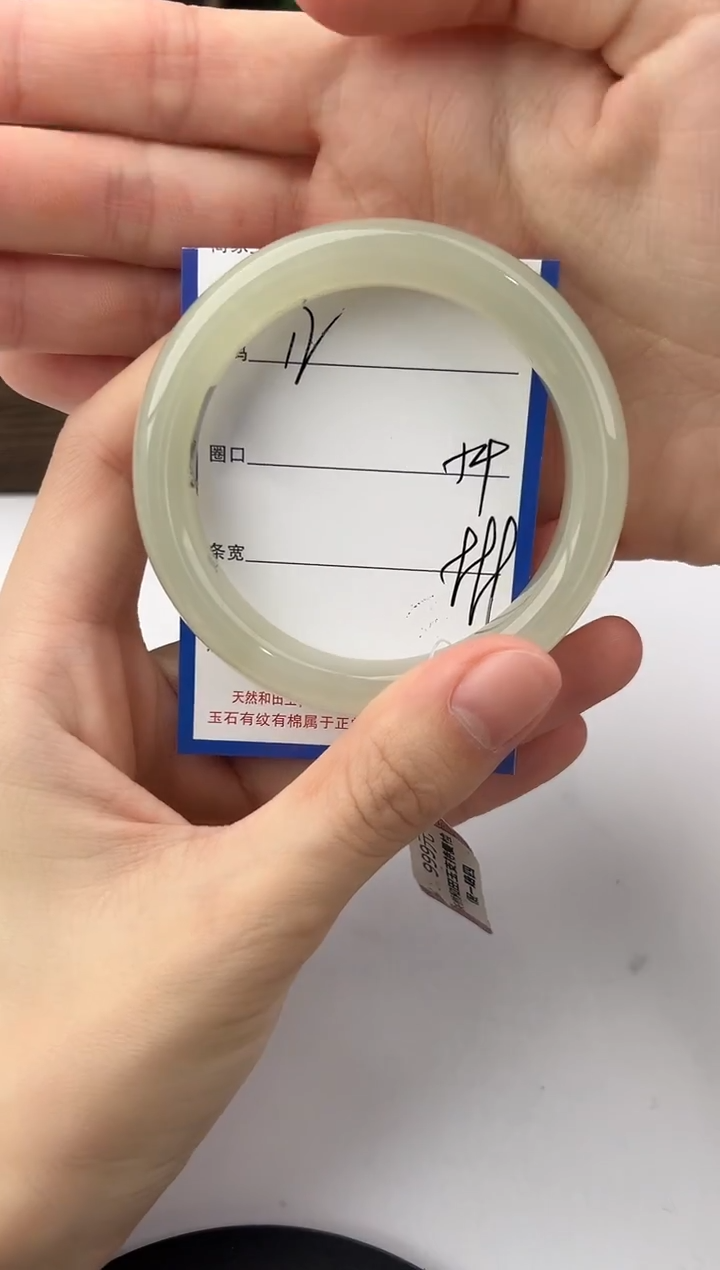 未镶嵌手镯和田玉12颜色微差无瑕疵