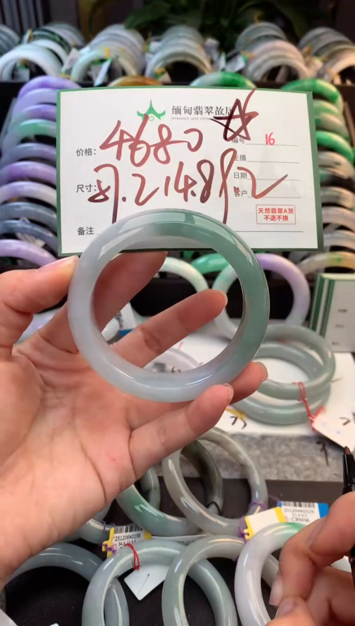 未镶嵌定制翡翠毛货需精细抛光+多人