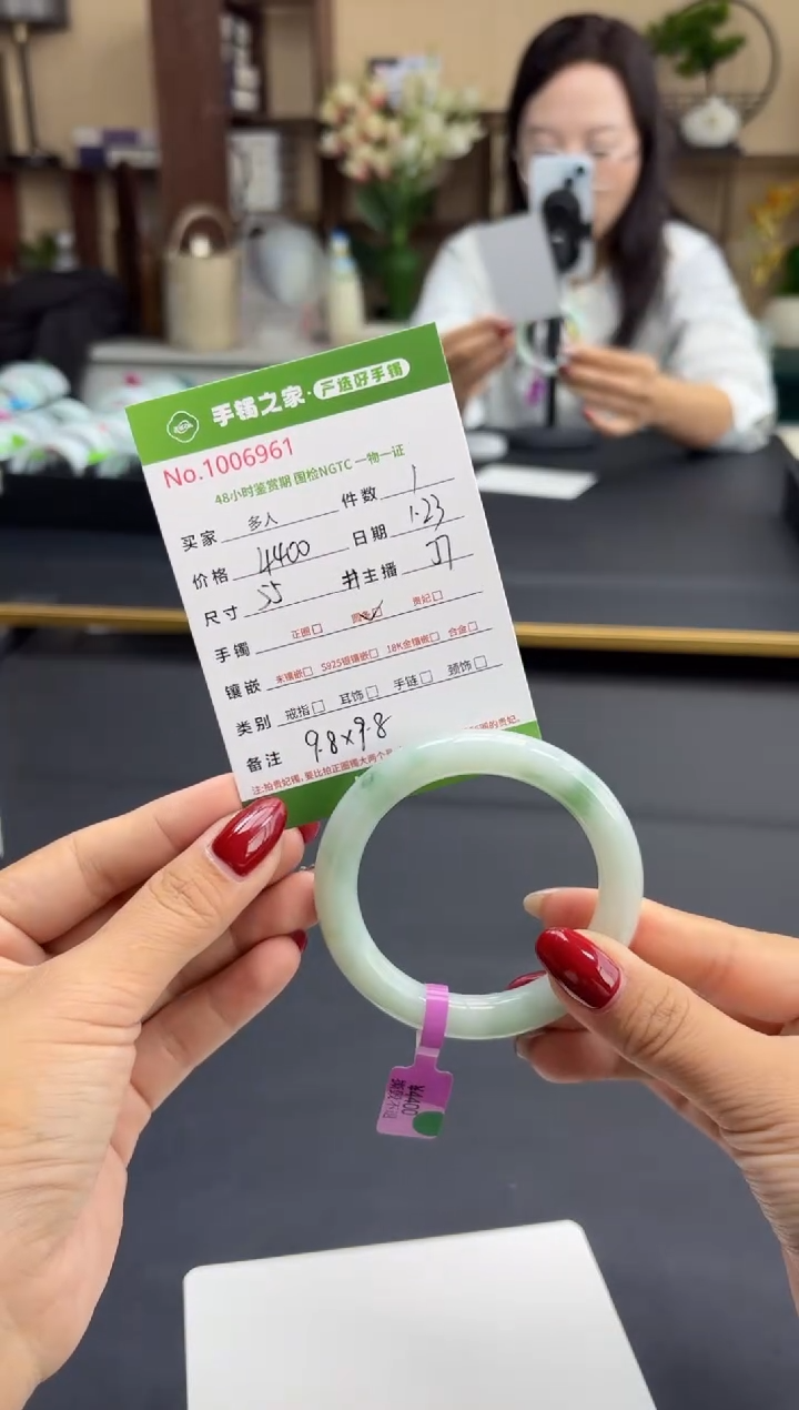 【闪购商品】翡翠手镯（圆镯）未镶嵌多人