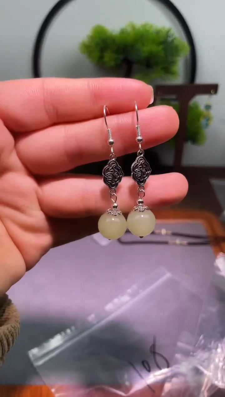 银S925镶嵌和田玉耳饰248000