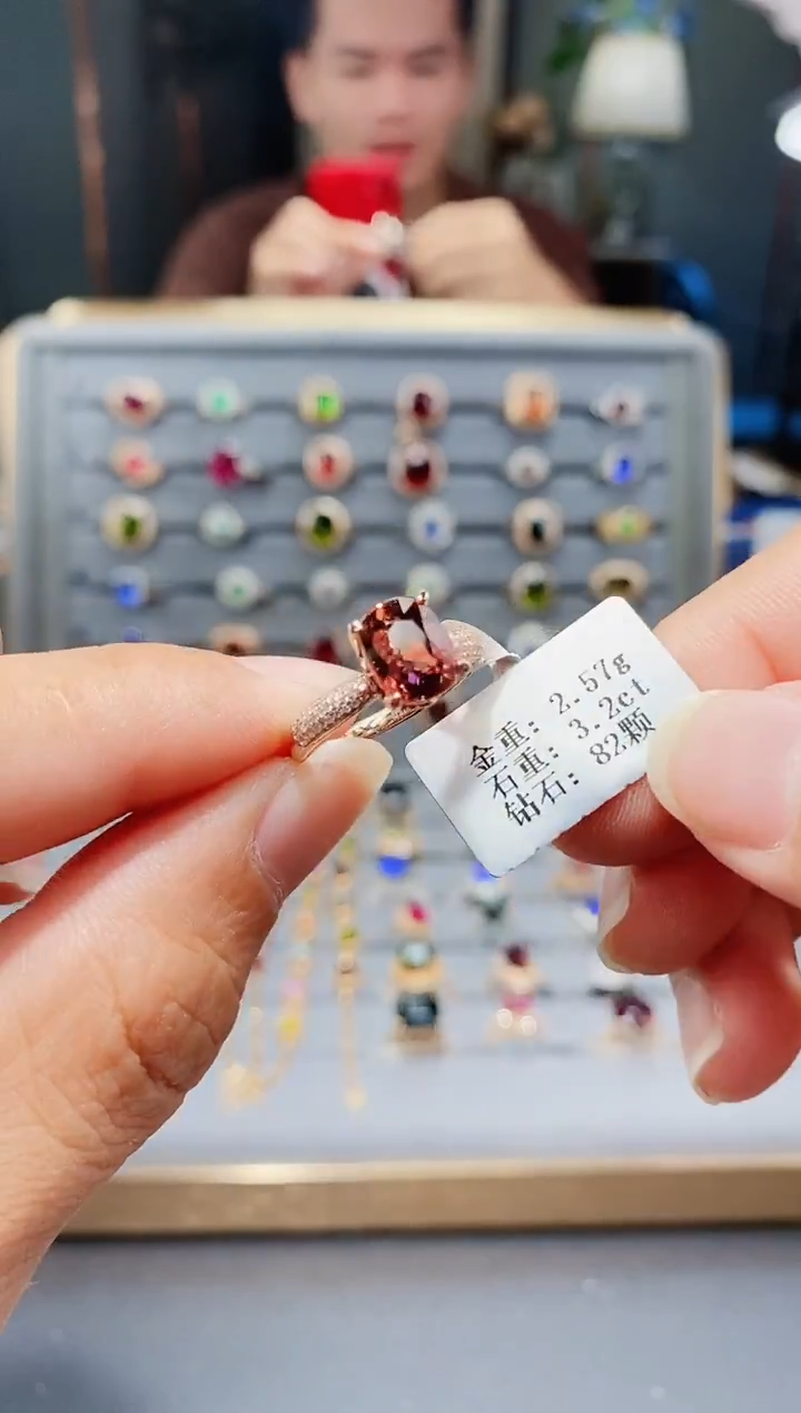 18K金镶嵌戒指碧玺3.2..