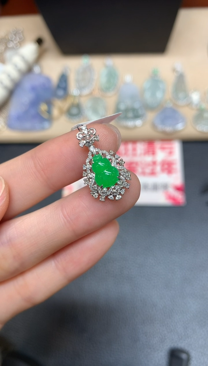 【闪购商品】翡翠吊坠(不含链)18K金镶嵌葫芦【无服务费