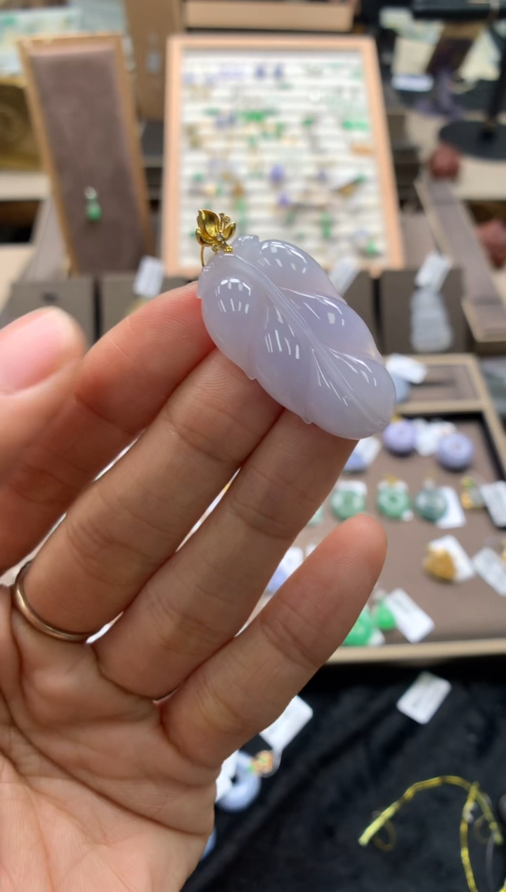 颈饰18K金镶嵌翡翠叶子