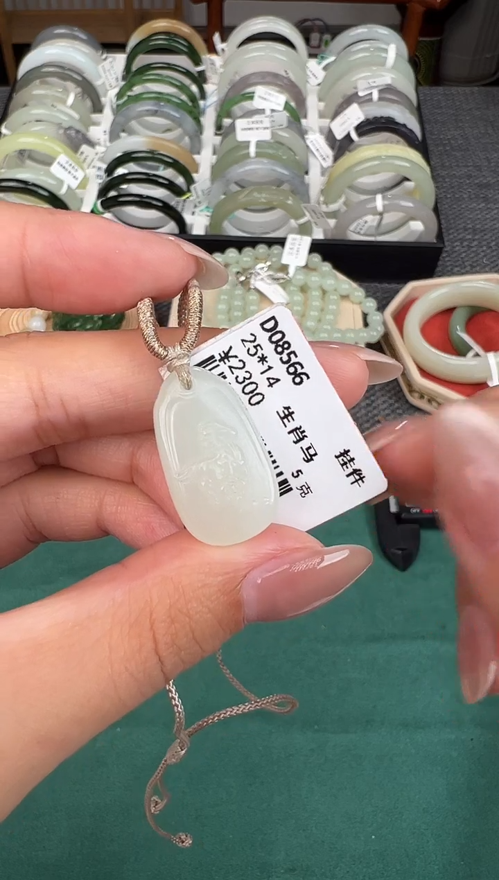 和田玉未镶嵌颈饰于田料吊坠 马 D08566