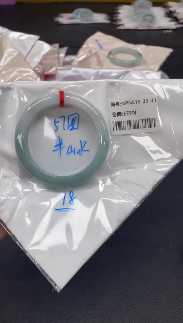 未镶嵌手镯翡翠翡翠手镯