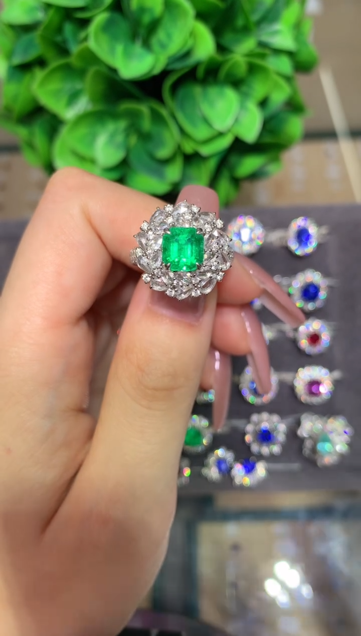 18K金镶嵌戒指祖母绿1.6ct哥伦沃顿