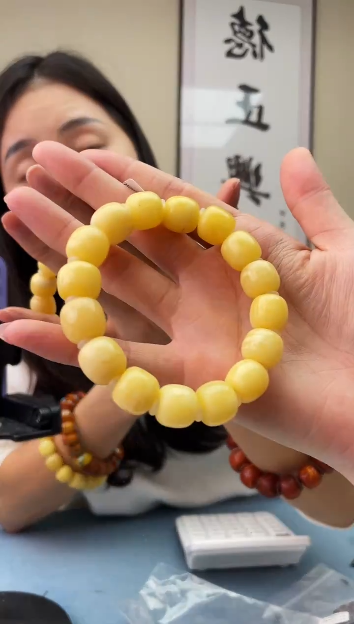琥珀未镶嵌珠宝奇石T025 13微瑕假一罚十，多样性发一件