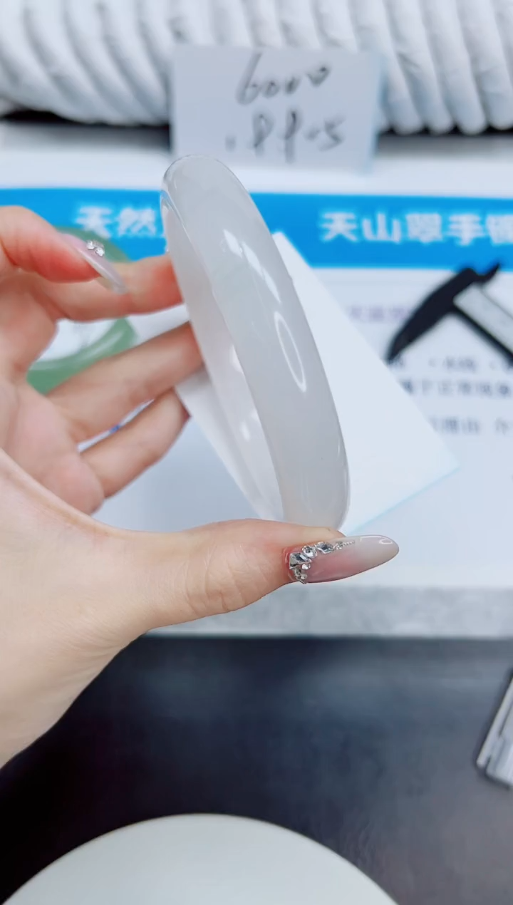 未镶嵌手镯石英质玉70/56.3