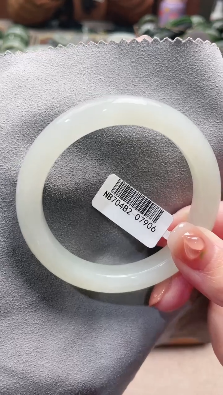 【闪购商品】和田玉手镯未镶嵌56+圈口