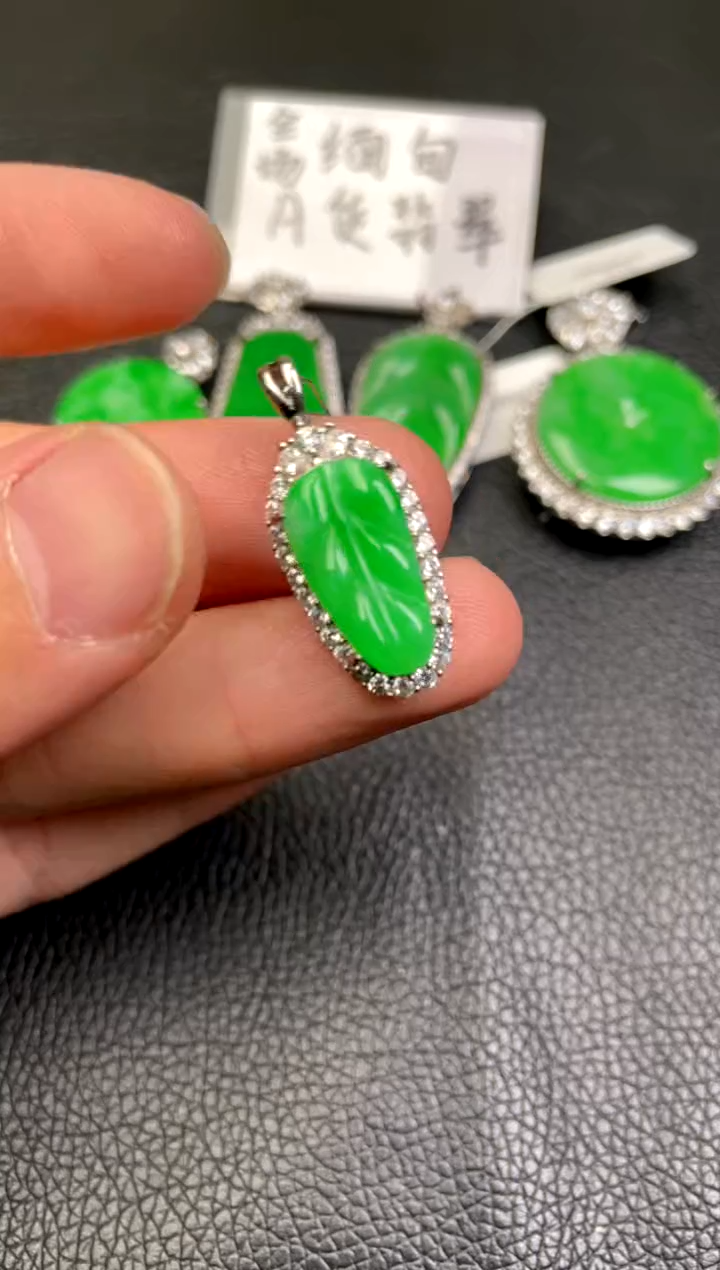 【闪购商品】翡翠吊坠(不含链)银S925镶嵌吊坠