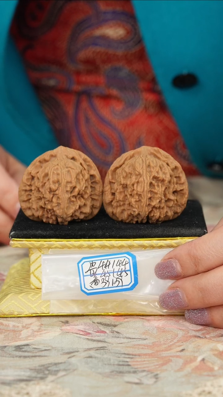 【闪购商品】文玩核桃把件赵喜满南将石