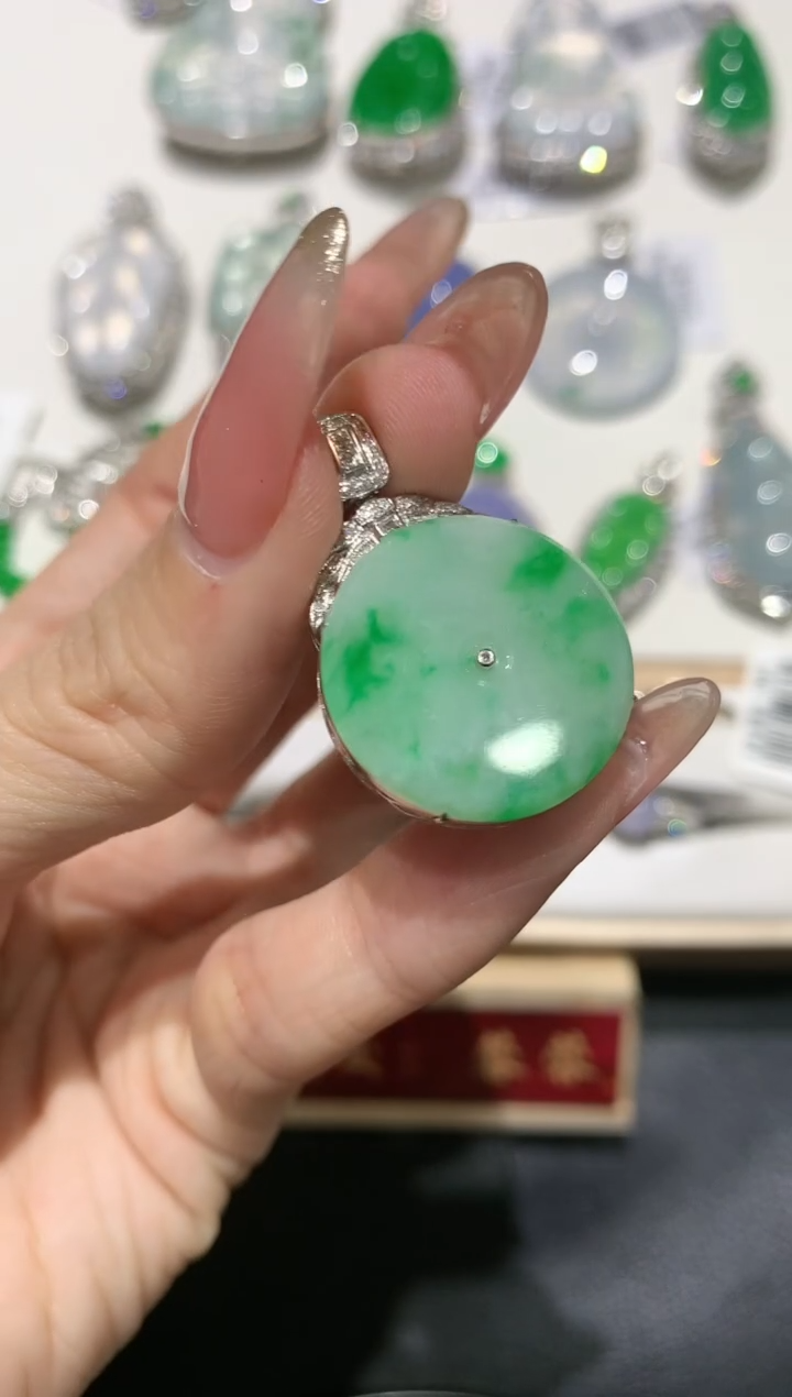 【闪购商品】翡翠吊坠(不含链)18K金镶嵌团购1