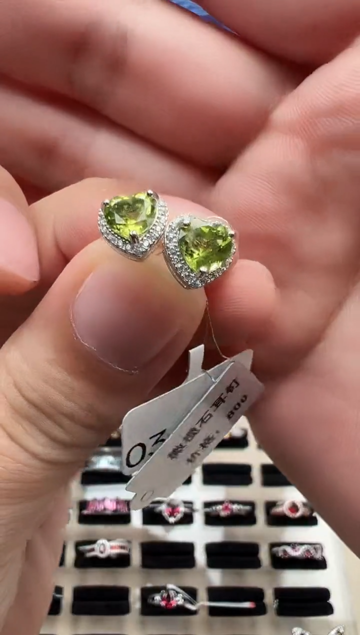 银S925镶嵌耳饰橄榄石38