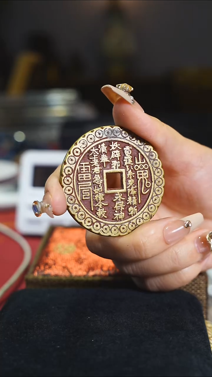 铜金钱纹方孔山花5cm/1652