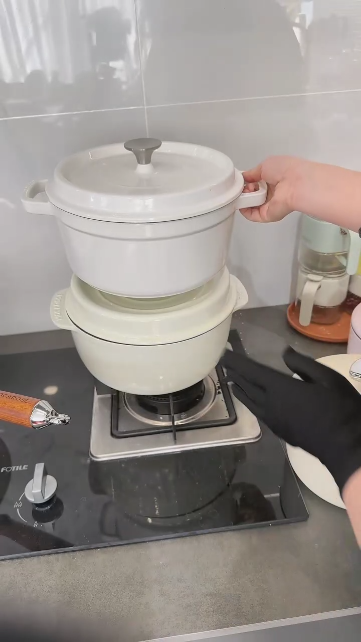 【闪购商品】瓷24cm珐琅炖锅-瓷白色 送隔热帽1个