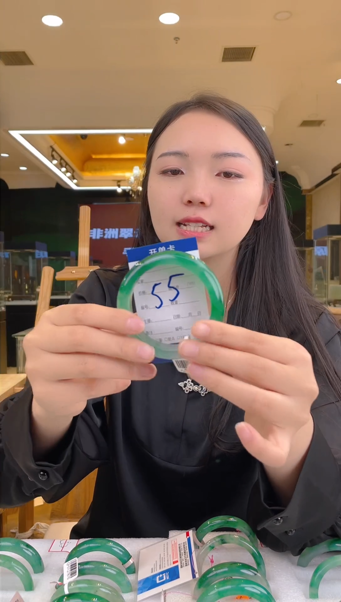 【闪购商品】石英质玉手镯未镶嵌冰绿飘花