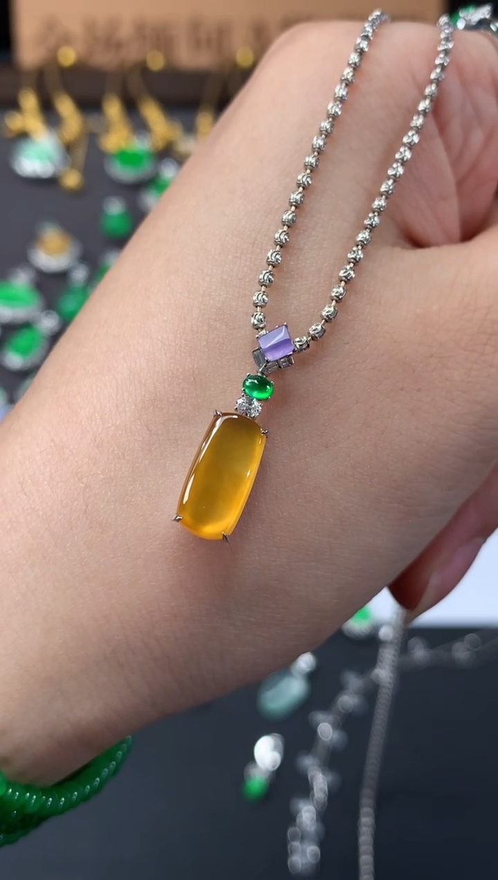 吊坠(不含链)18K金镶嵌翡翠西****2A266|39800