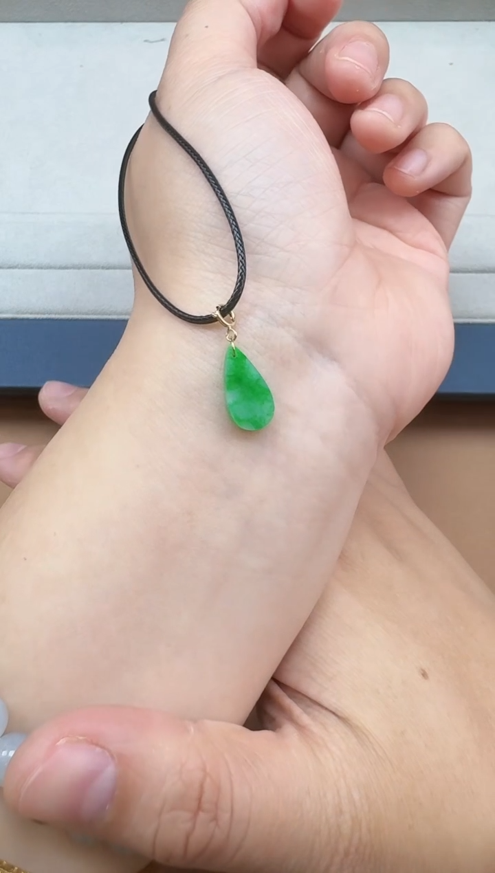 【闪购商品】翡翠颈饰18K金镶嵌水滴