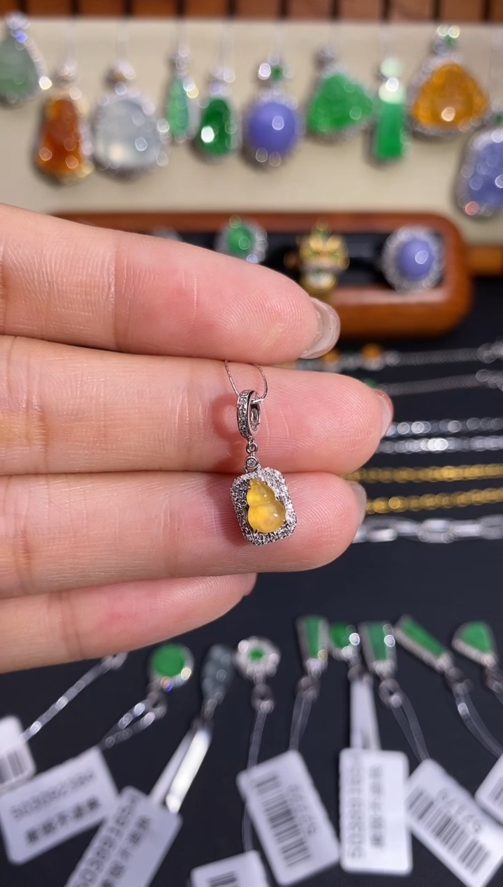 【闪购商品】翡翠颈饰18K金镶嵌吊坠