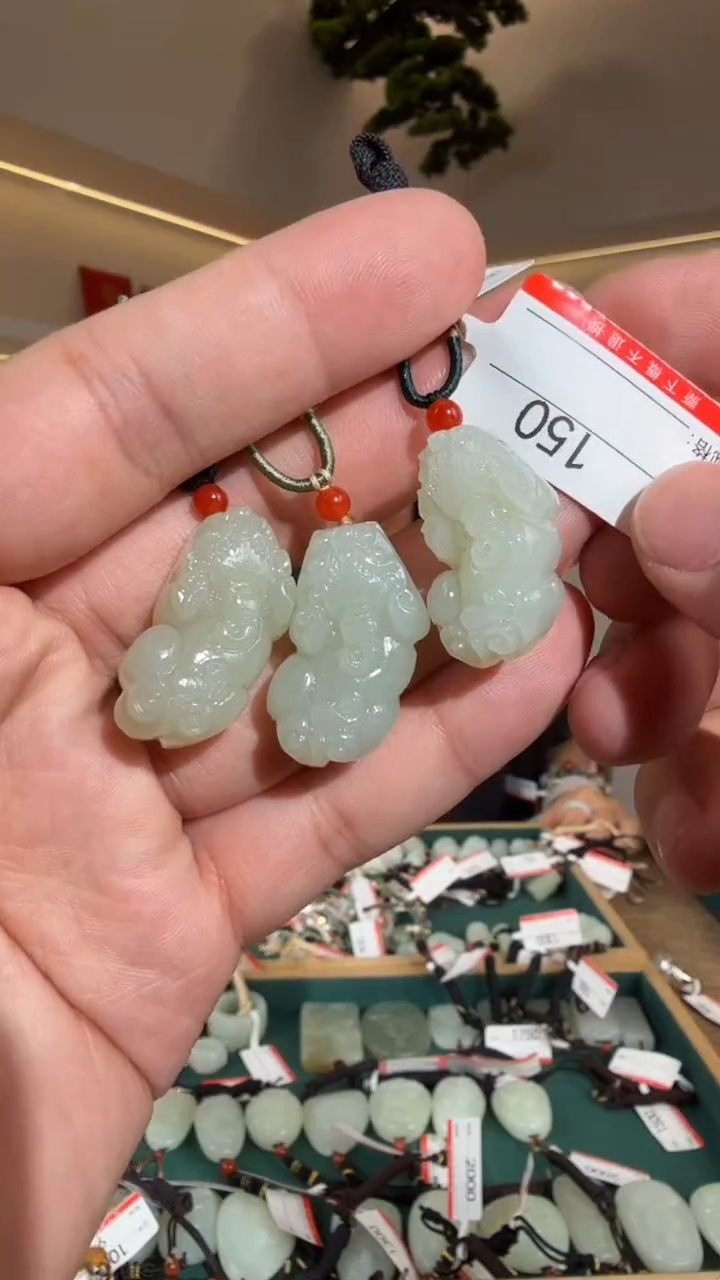 颈饰未镶嵌和田玉多样性发货发其中一件