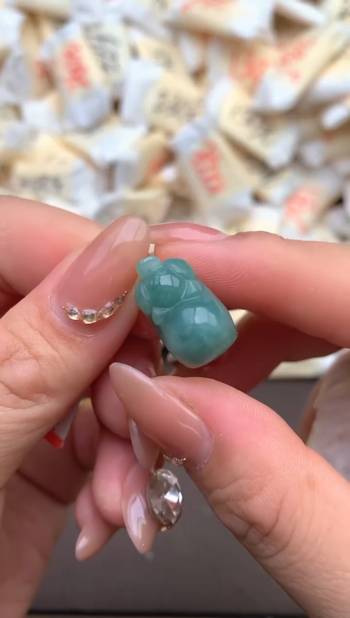 【闪购商品】翡翠挂件未镶嵌一