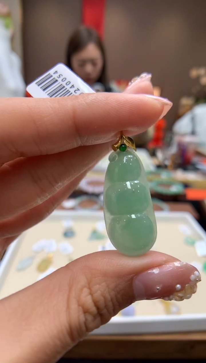 【闪购商品】翡翠颈饰18K金镶嵌福豆