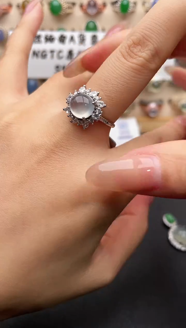 未镶嵌戒指翡翠一物一证一礼盒