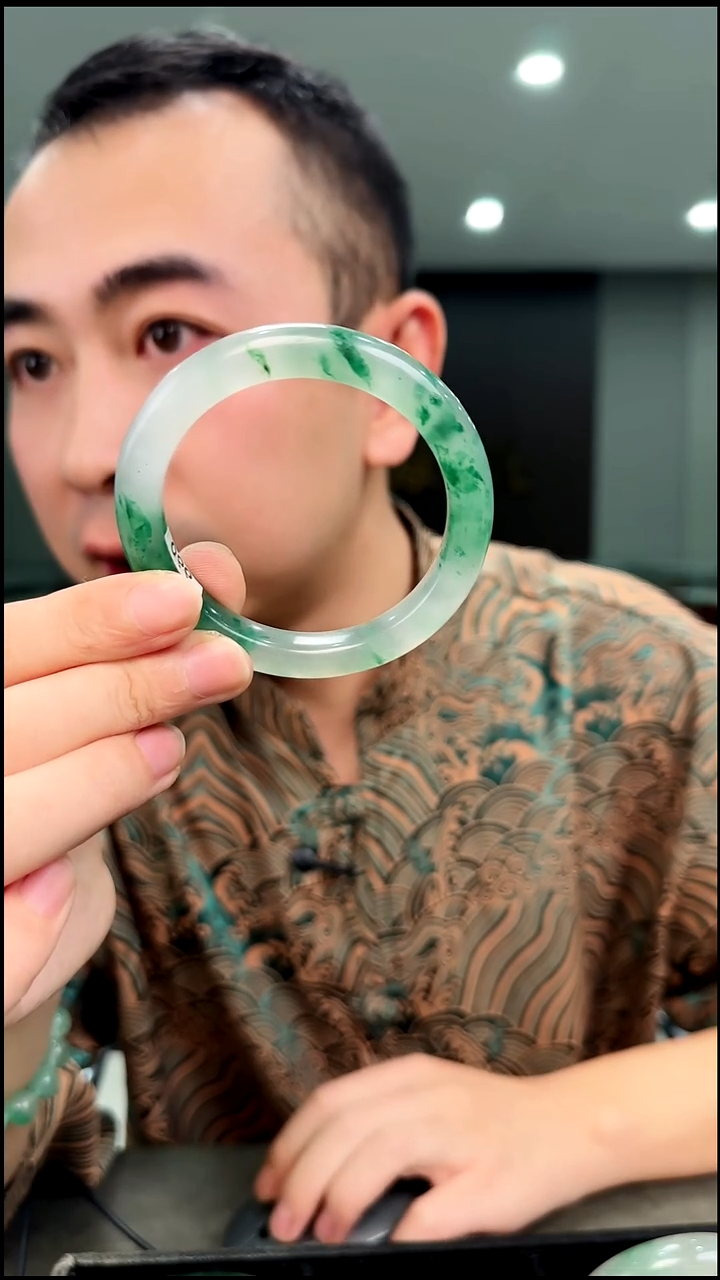 未镶嵌手镯石英质玉55.1