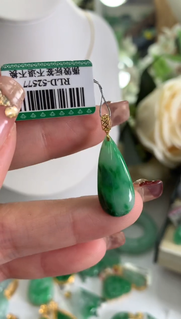 【闪购商品】翡翠吊坠(不含链)18K金镶嵌挂件