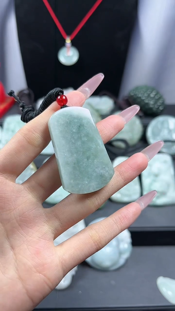 【闪购商品】翡翠颈饰未镶嵌无事牌
