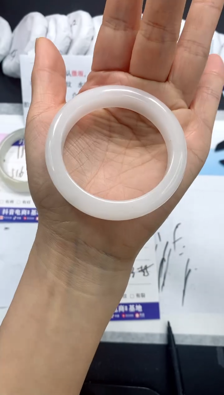 未镶嵌手镯石英质玉153-54.3