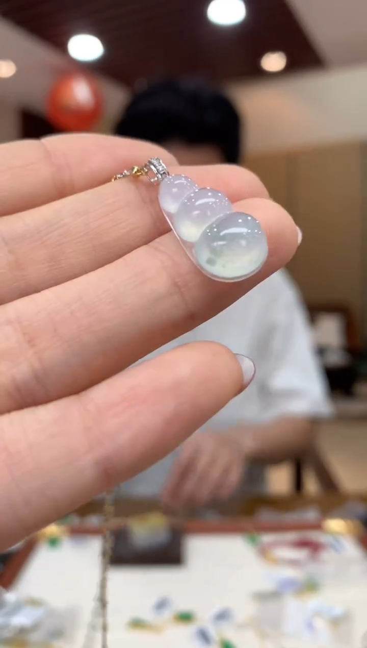 吊坠(不含链)18K金镶嵌翡翠豆子